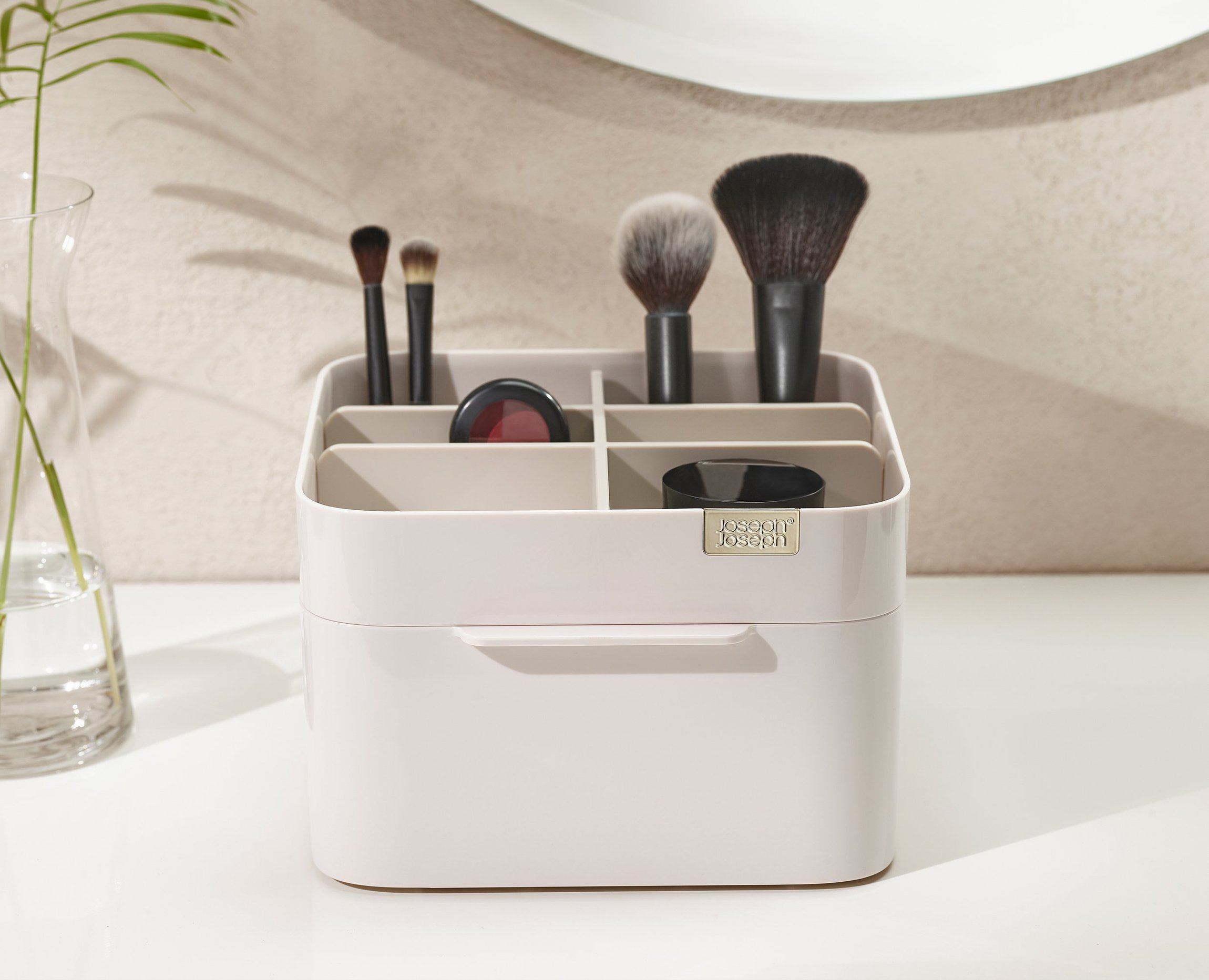 JJ_Viva_Cosmetic_Organiser_Shell_75004_IS1_abdd6fbc-2aa4-4c7e-ac2a-94c7985d034c_2300x Joseph Joseph - Viva Cosmetic Organiser con cassetto - immagine 2