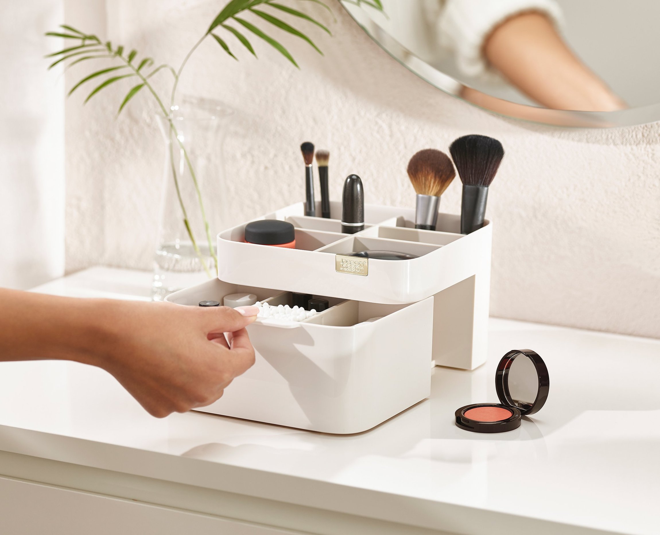JJ_Viva_Cosmetic_Organiser_Shell_75004_IU1_2af88cd9-b7e3-4105-8494-55fc9869246c_2300x Joseph Joseph - Viva Cosmetic Organiser con cassetto - immagine 3