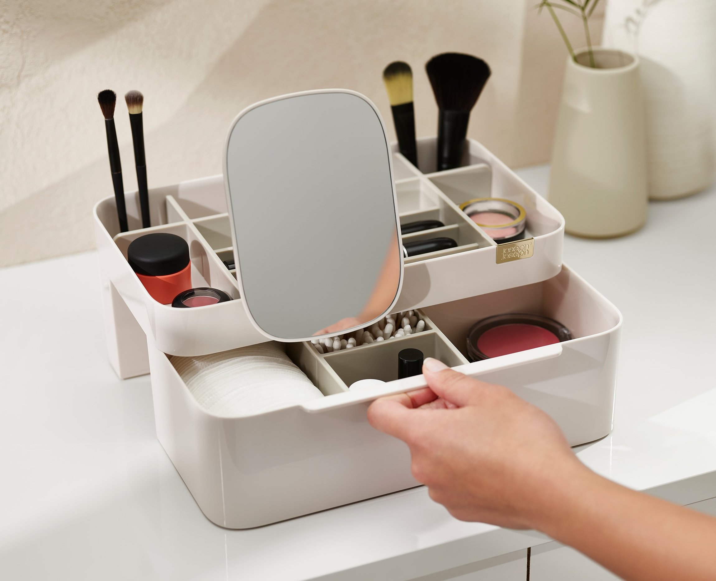 JJ_Viva_Large_Cosmetic_Organiser_Shell_75005_IU3_2300x Joseph Joseph - Viva Cosmetic Organiser con specchio - immagine 4